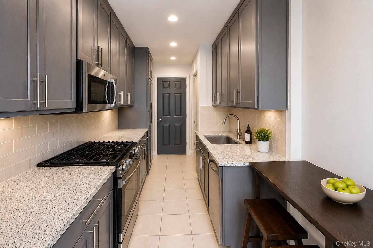 472 Gramatan Avenue, Unit Bldg., 3, photo 4