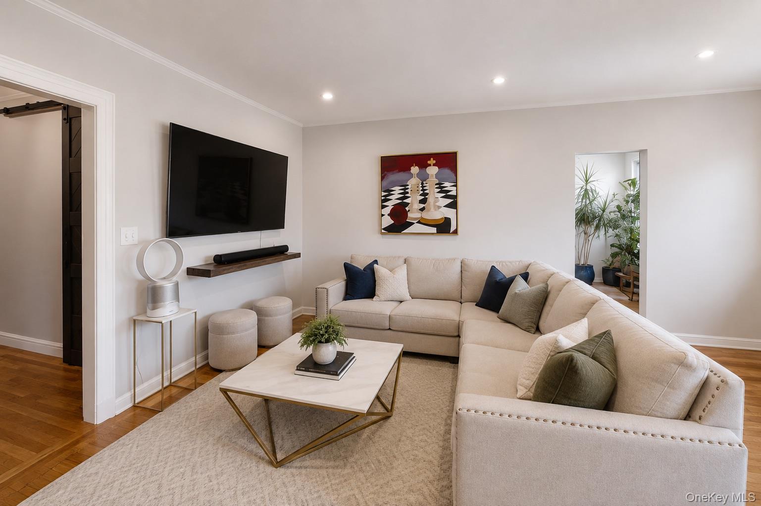 472 Gramatan Avenue, Unit Bldg., 3, photo 2