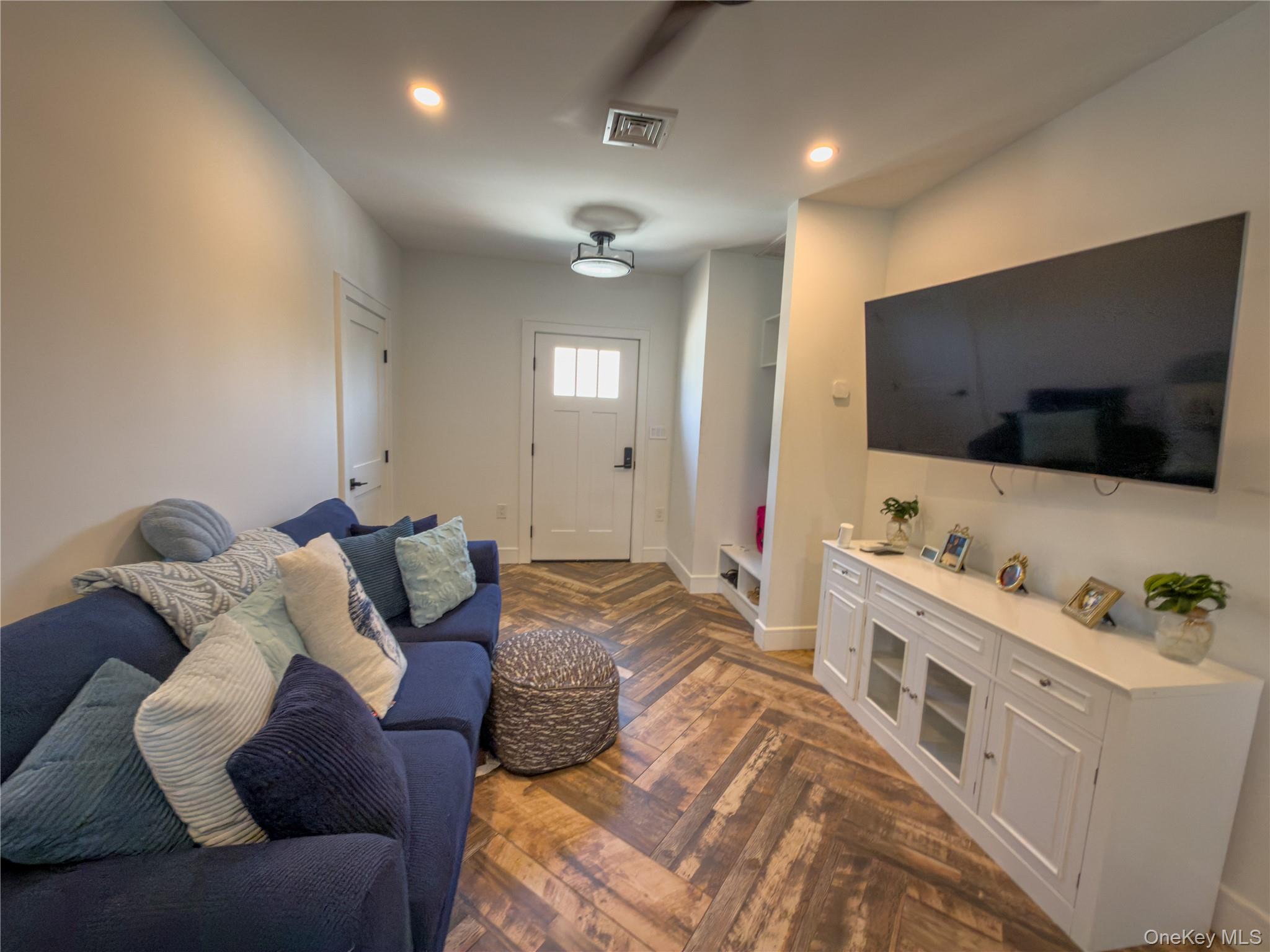 723 W Olive Street – For Sale photo 6