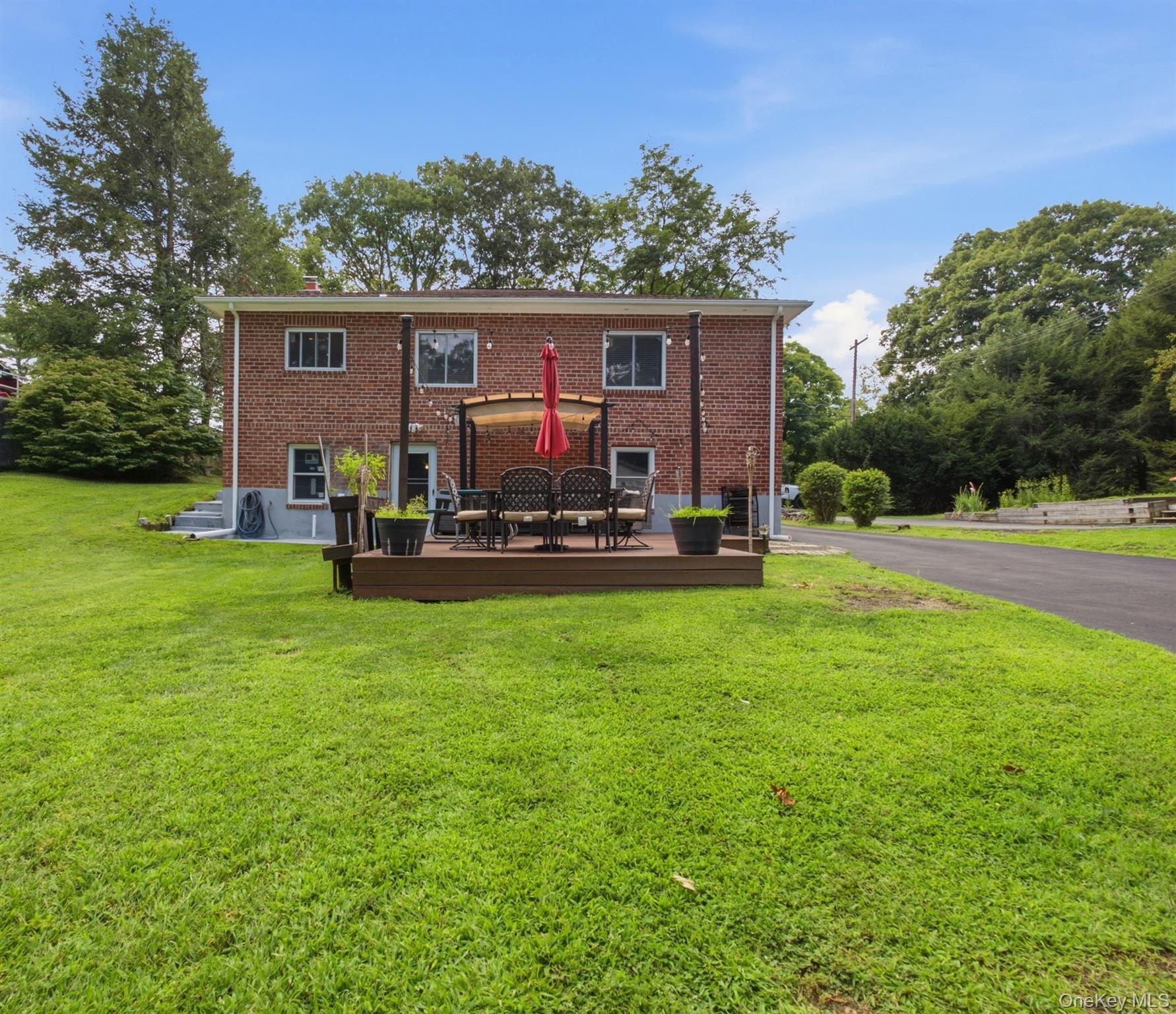 8 Arbutus Street – For Sale photo 2