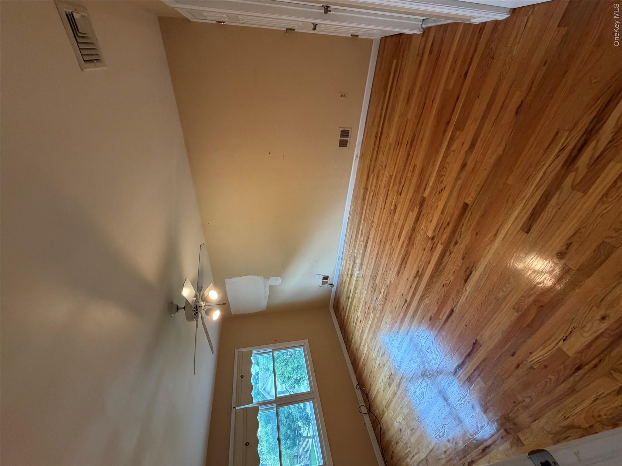 404 Edgegrove Avenue – For Sale photo 8