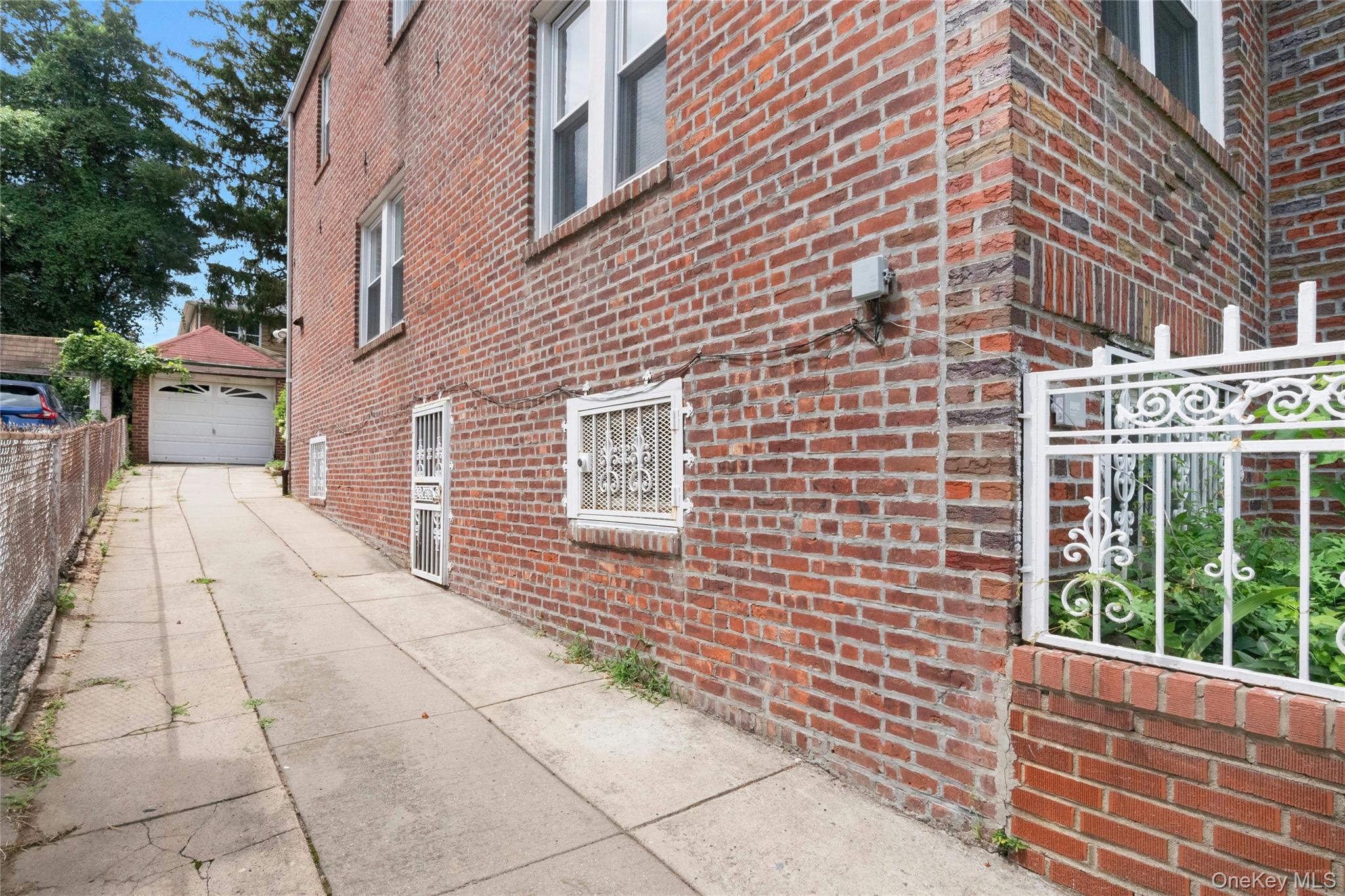 4041 Duryea Avenue – For Sale photo 2