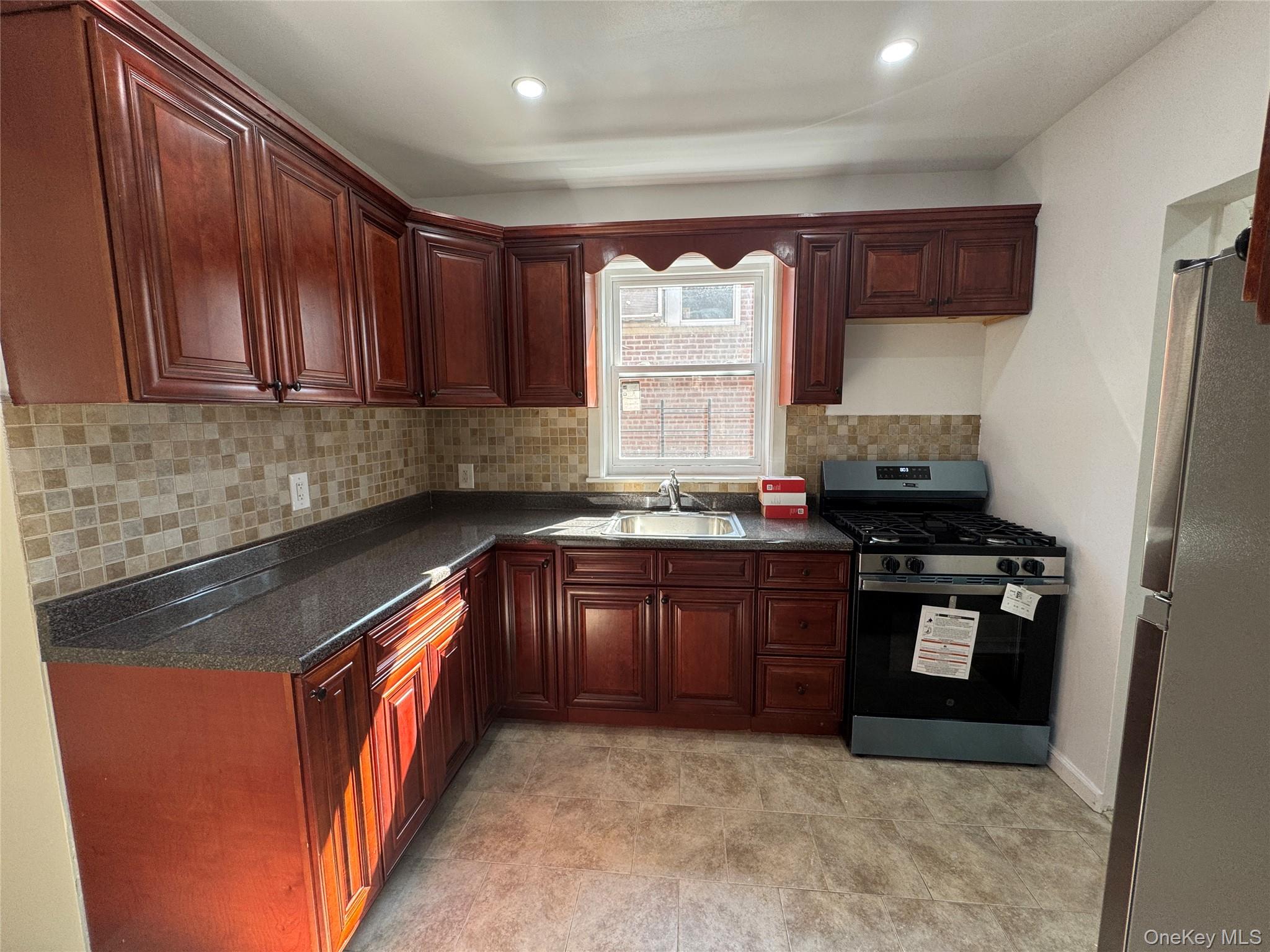 1054 Lydig Avenue – For Rent