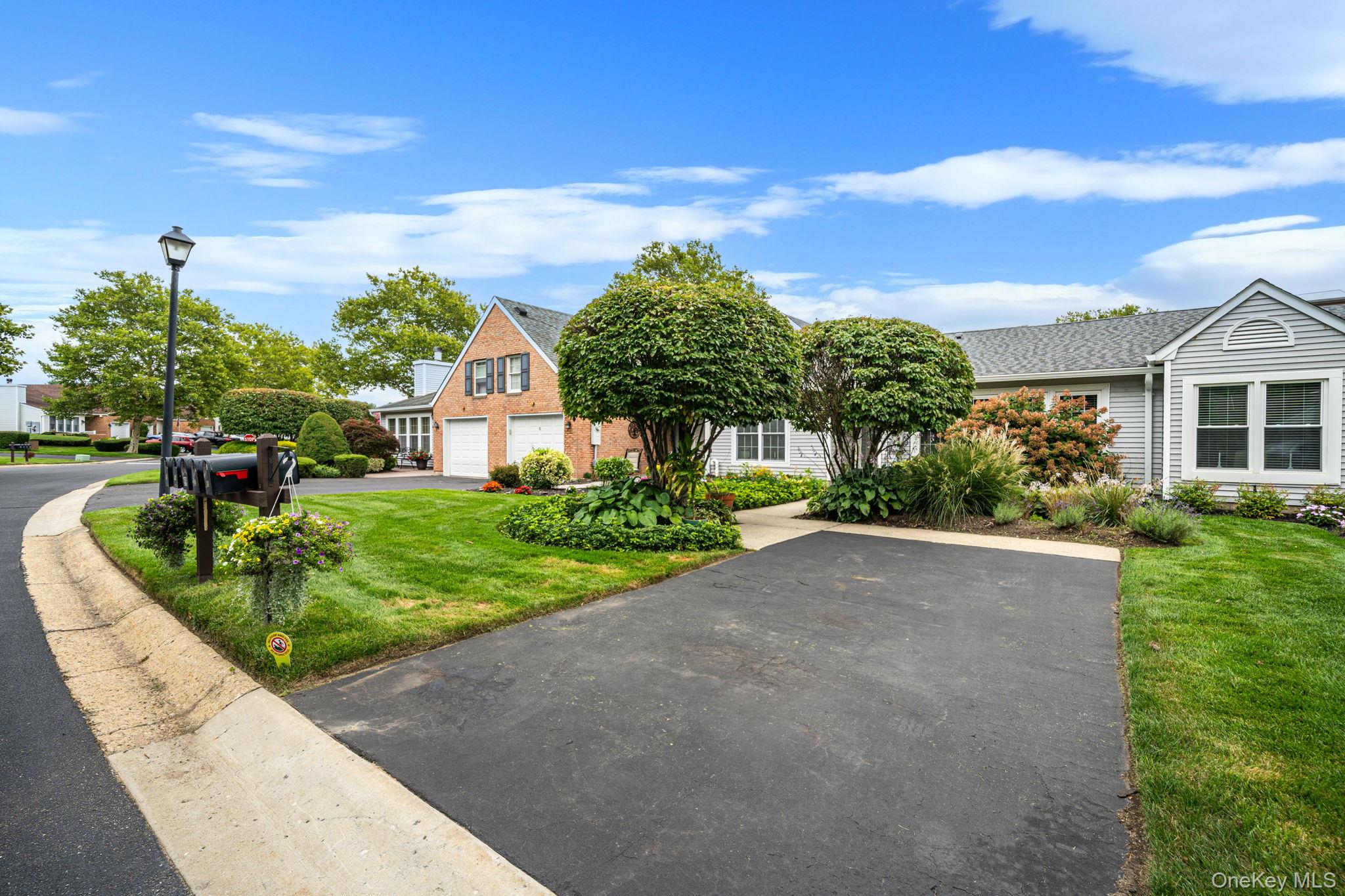89 Hearthside Drive – For Sale photo 4
