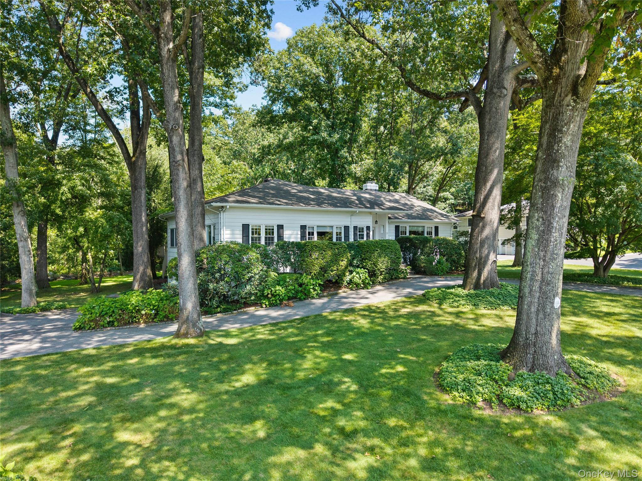 21 Iroquois Trail – For Sale photo 2