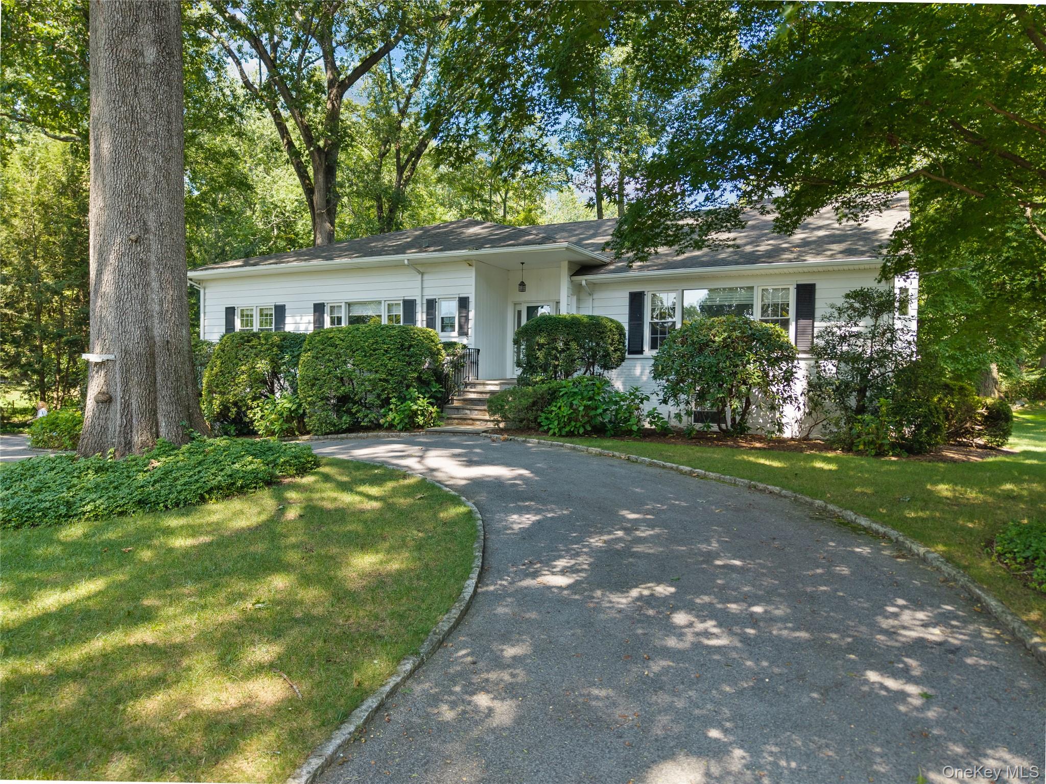 21 Iroquois Trail – For Sale