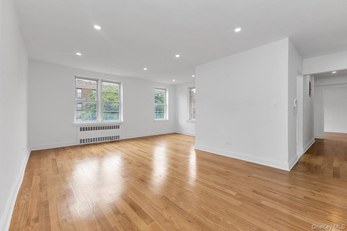 66-33 Yellowstone Boulevard, Unit 5D photo 3