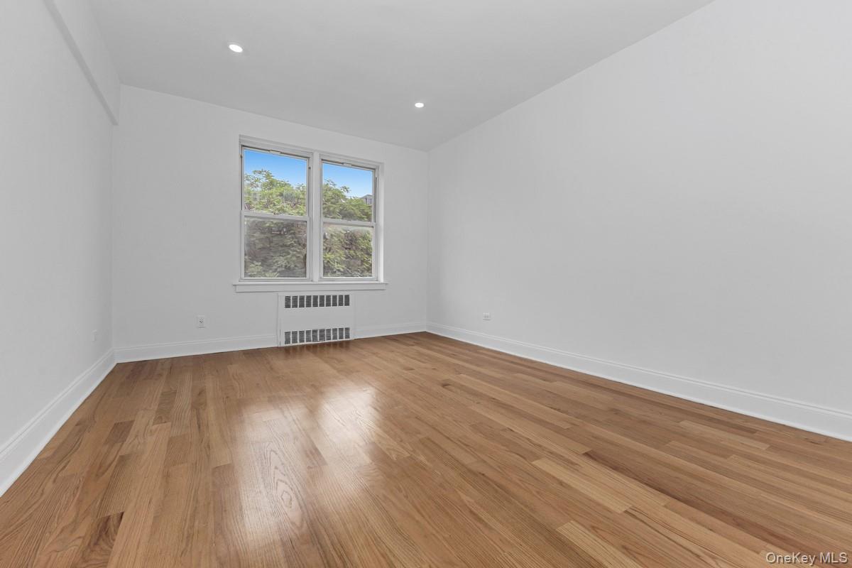 66-33 Yellowstone Boulevard, Unit 5D photo 4