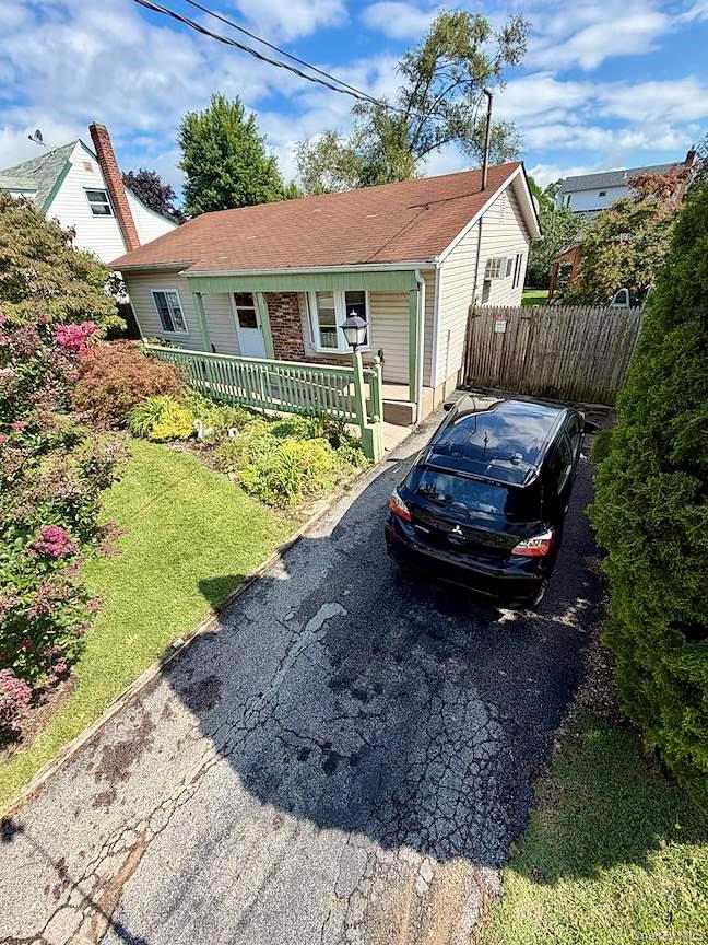 998 Bowling Green Drive – For Sale photo 2