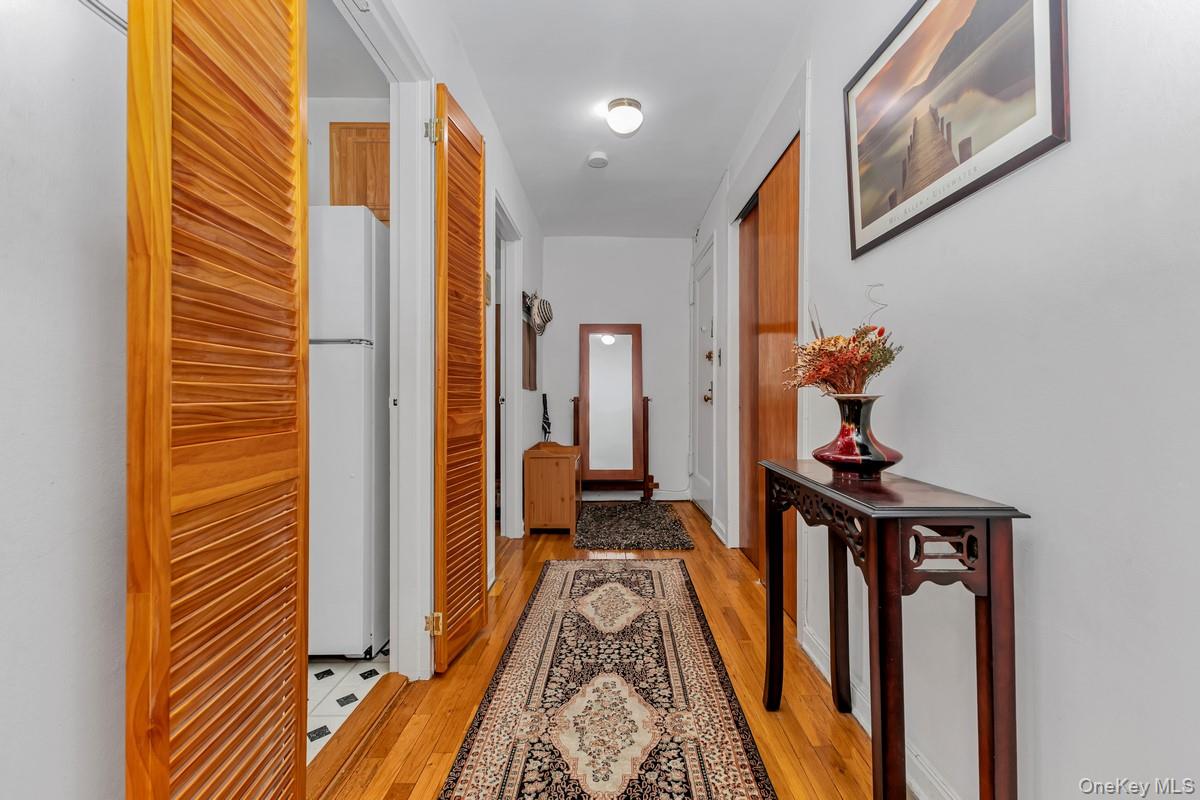66-33 Yellowstone Boulevard, Unit 5B photo 4