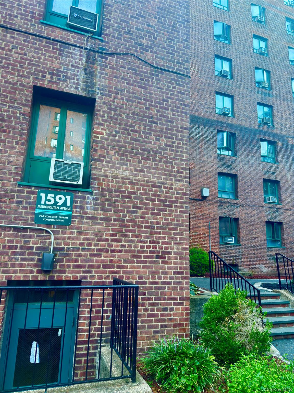 1591 Metropolitan Avenue, Unit 5C