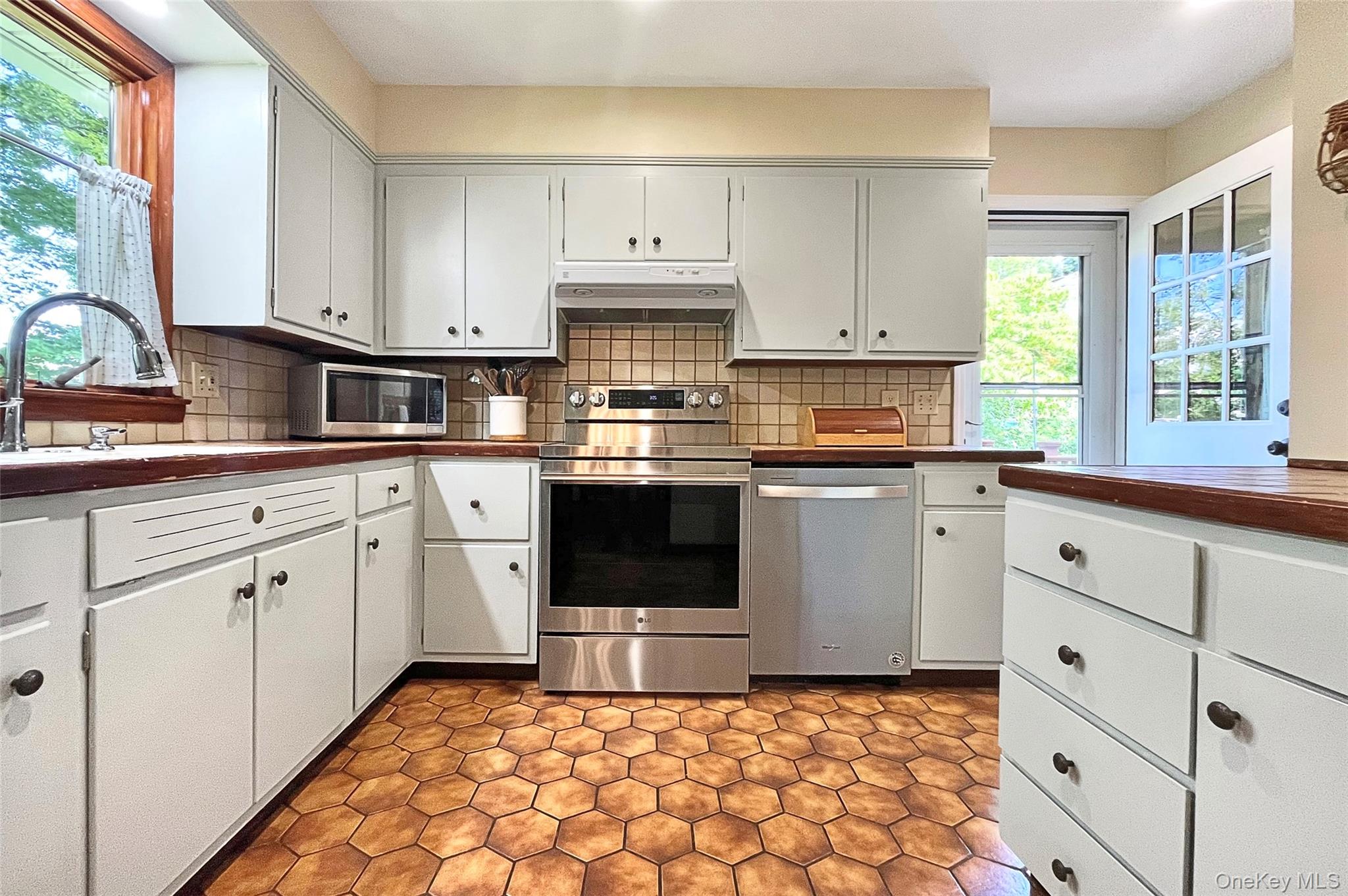 216 Spackenkill Road – For Sale photo 2