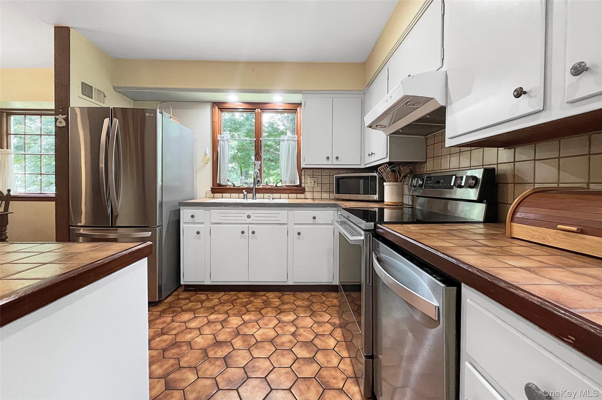216 Spackenkill Road – For Sale photo 3