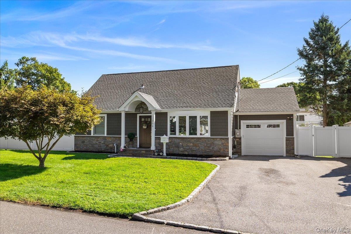 308 McCall Avenue – For Sale