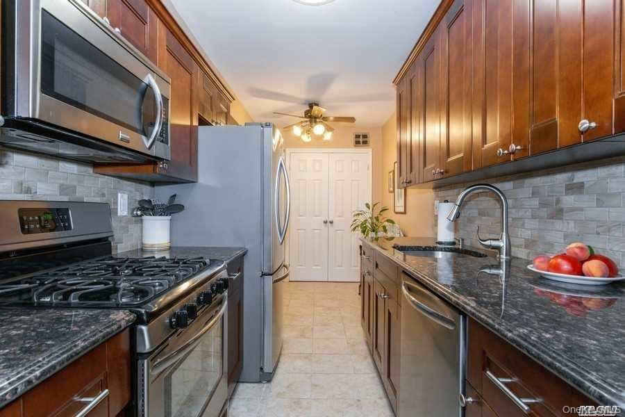 22 N Forest Avenue, Unit 1N photo 7