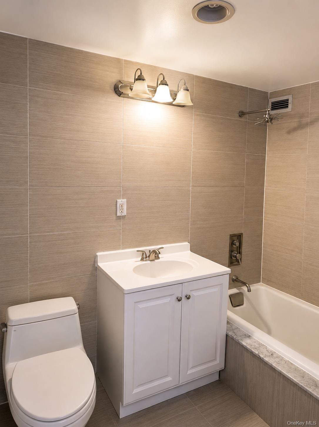 13338 Sanford Avenue, Unit 15E photo 5