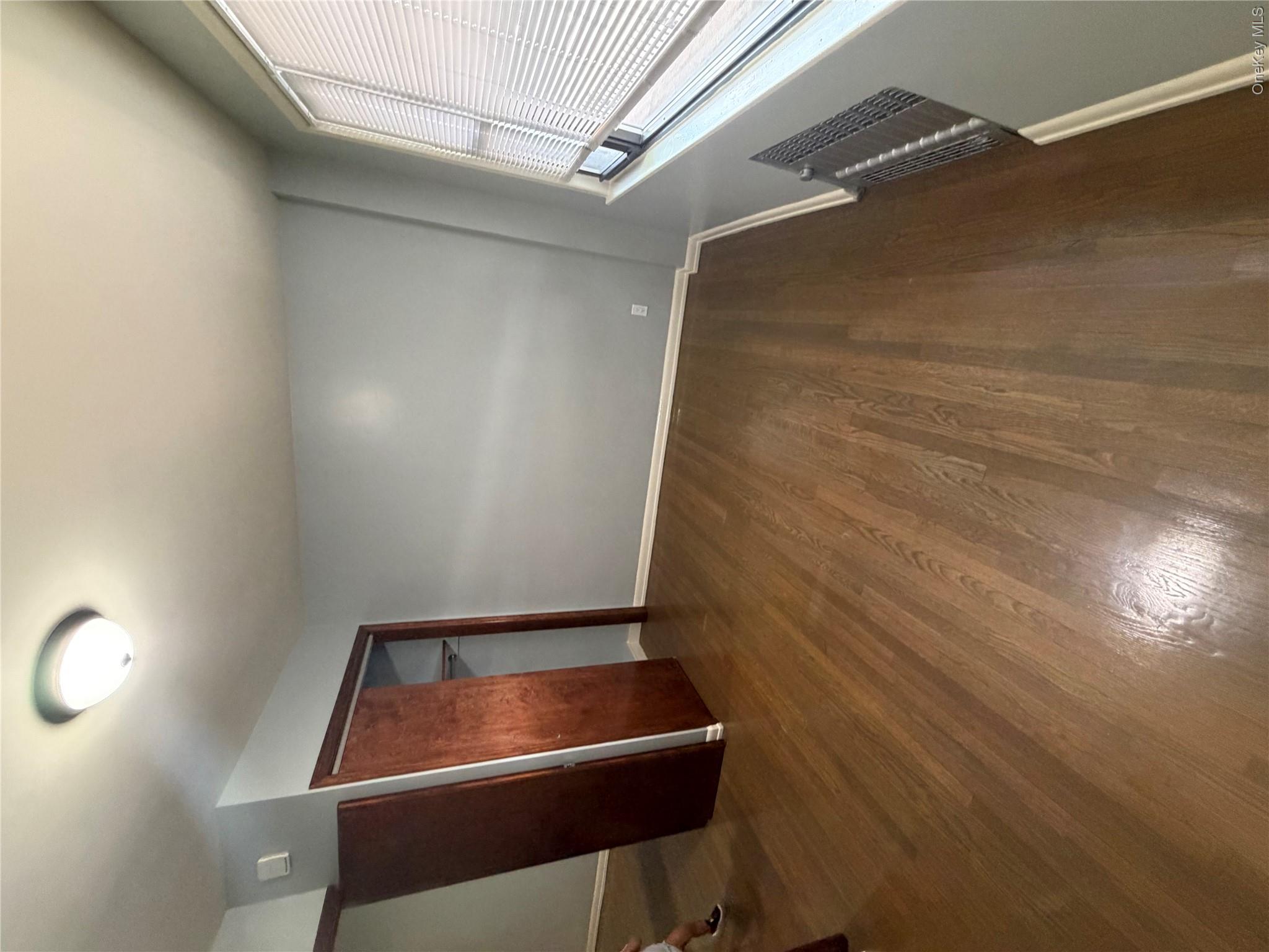 690 fairview ave, Unit 1B photo 5