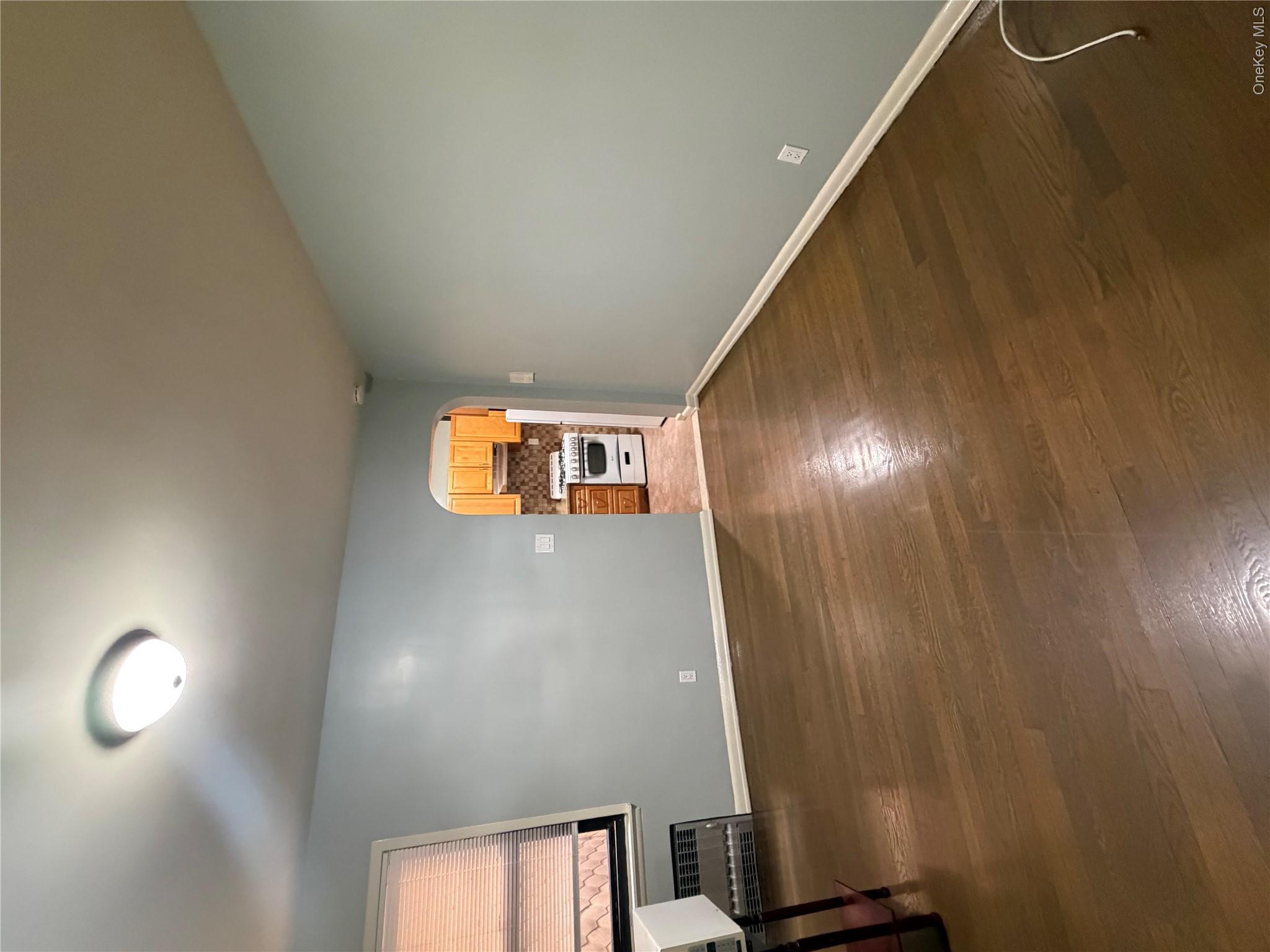 690 fairview ave, Unit 1B photo 7
