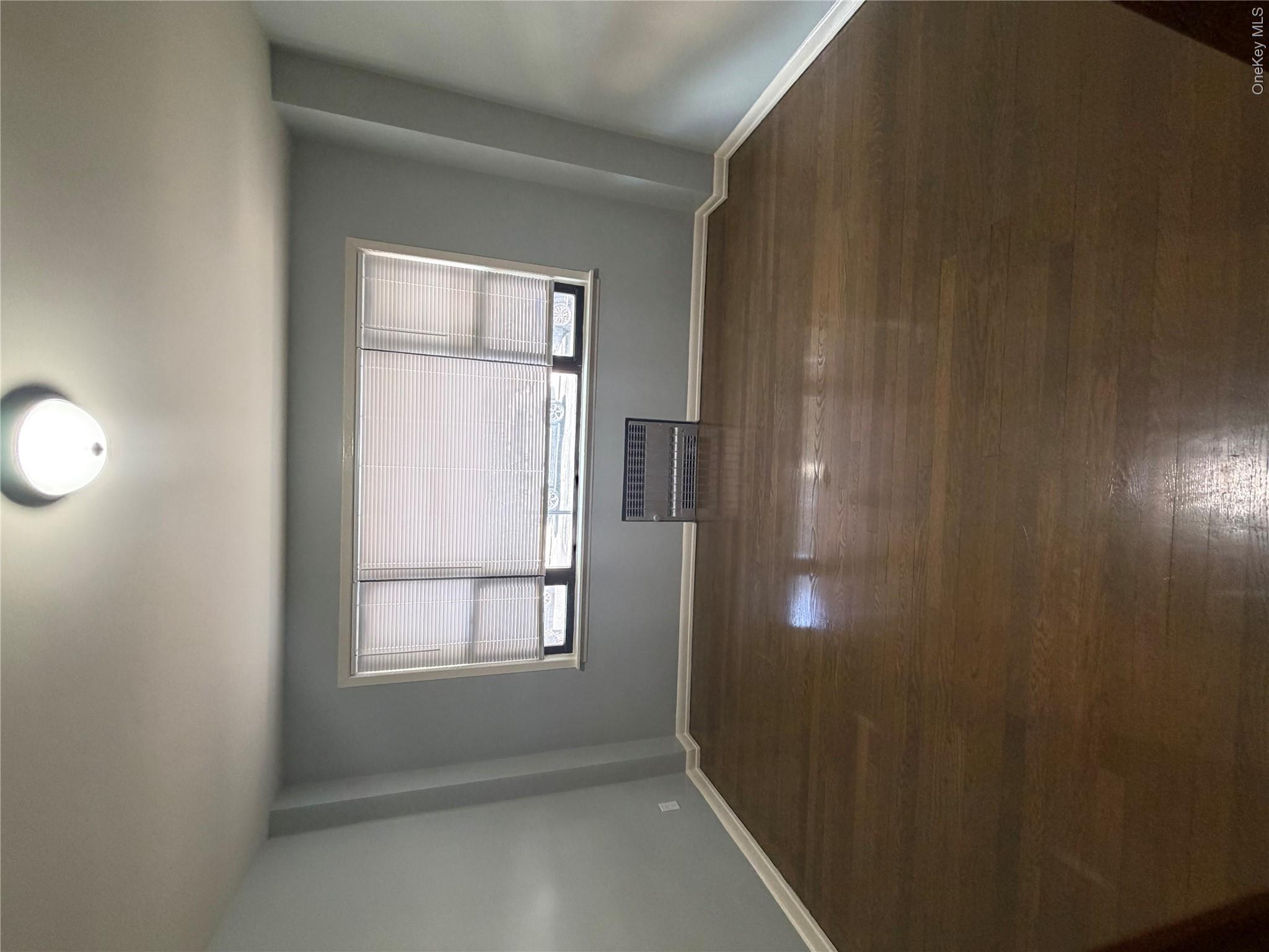 690 fairview ave, Unit 1B photo 4