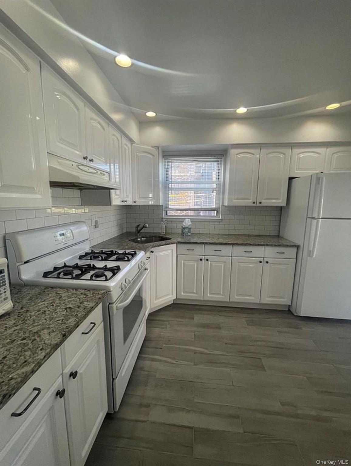 4304 72nd Street – For Rent photo 9