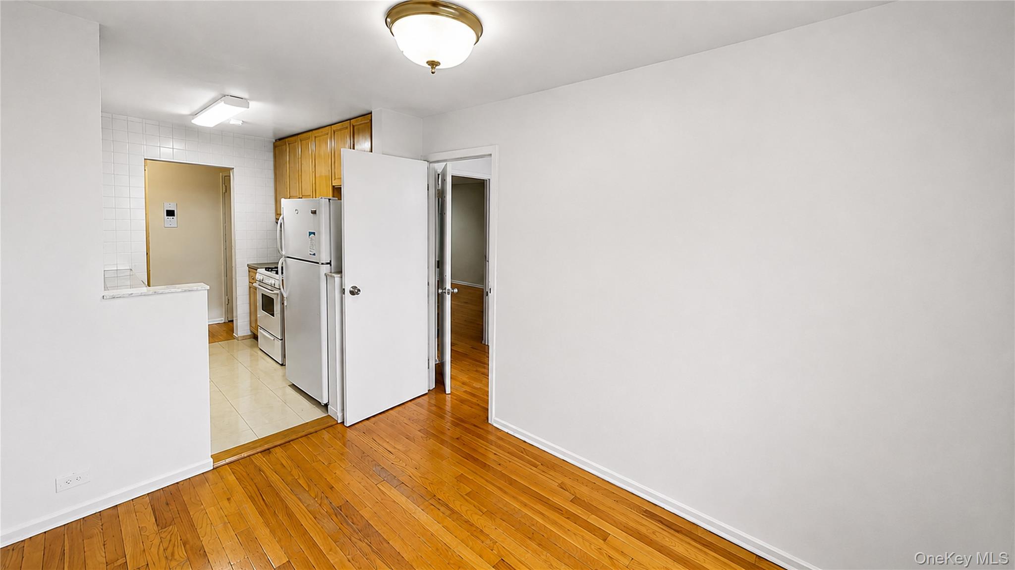 60-11 Broadway, Unit 3L photo 5