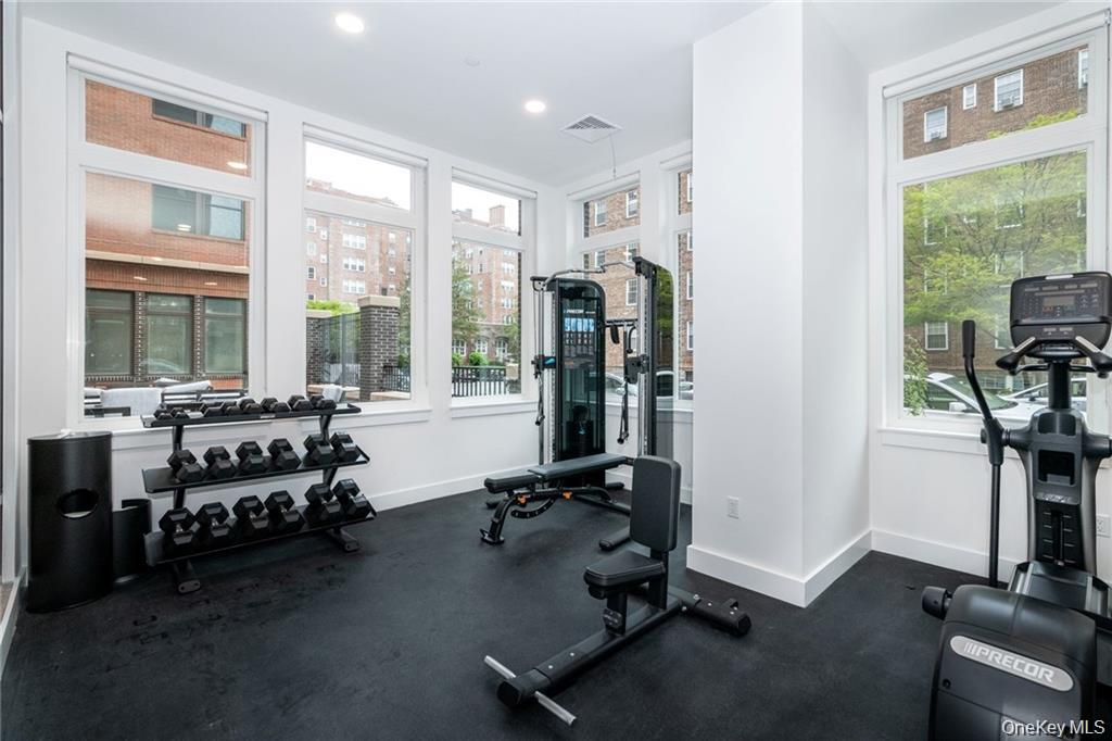 15 Parkview Avenue, Unit 406 photo 9