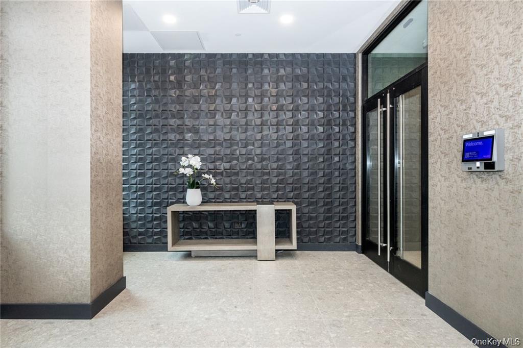 15 Parkview Avenue, Unit 406 photo 3