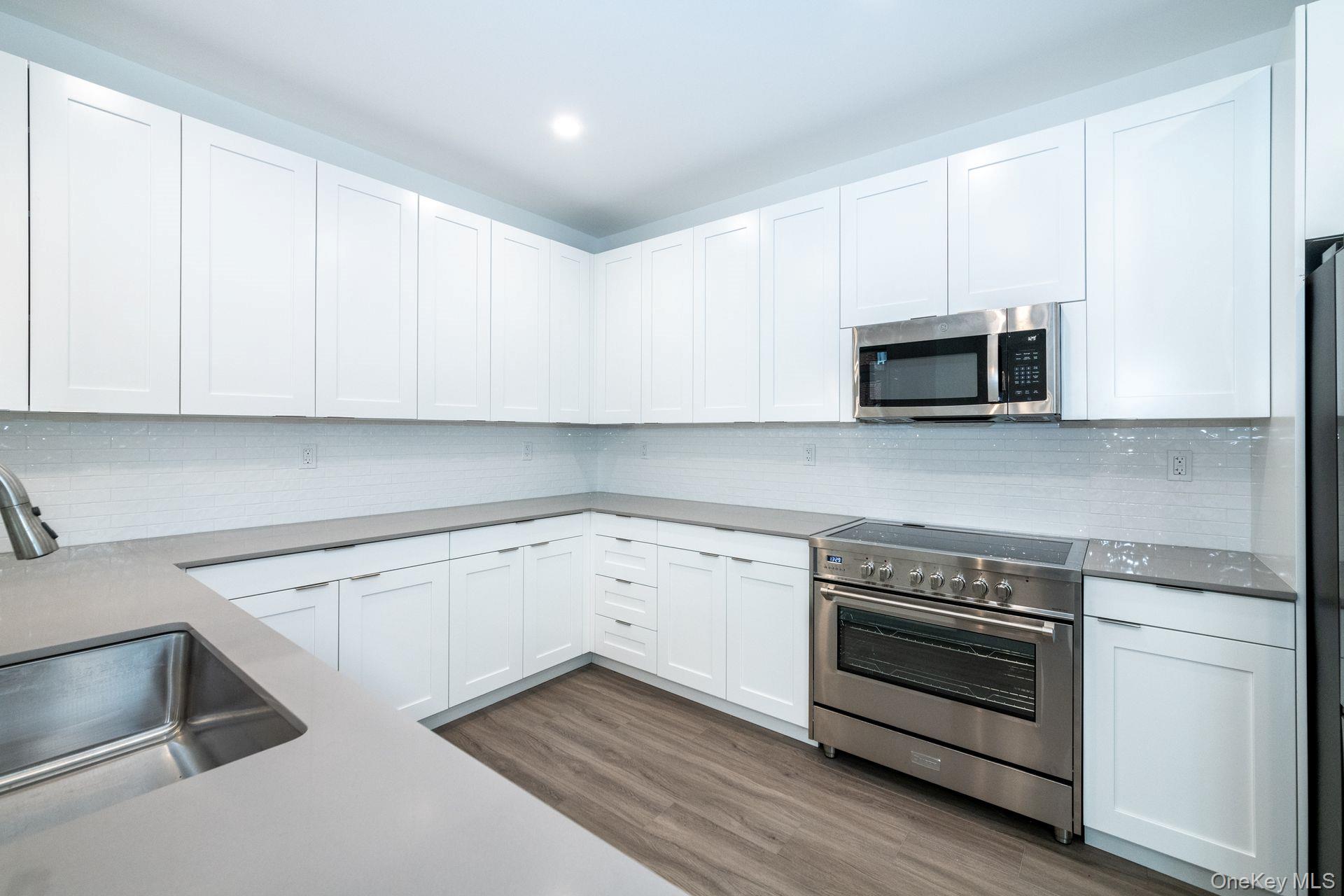 15 Parkview Avenue, Unit 406 photo 12
