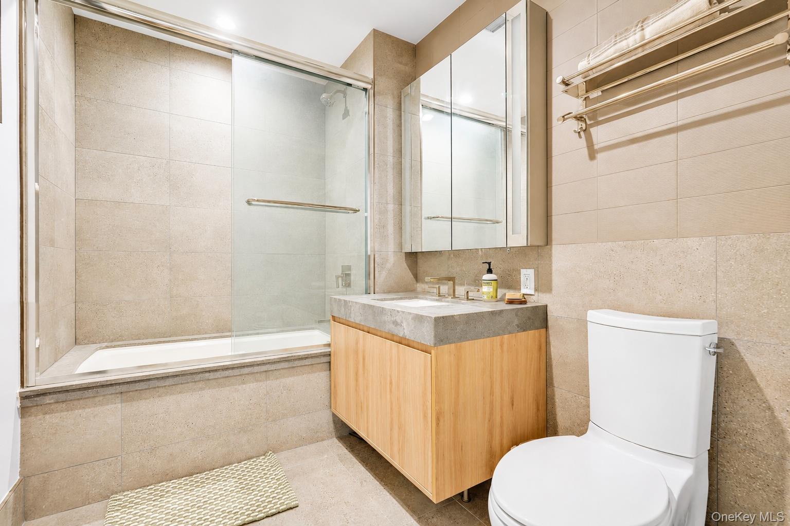 2416 Queens Plaza S, Unit 7B photo 9