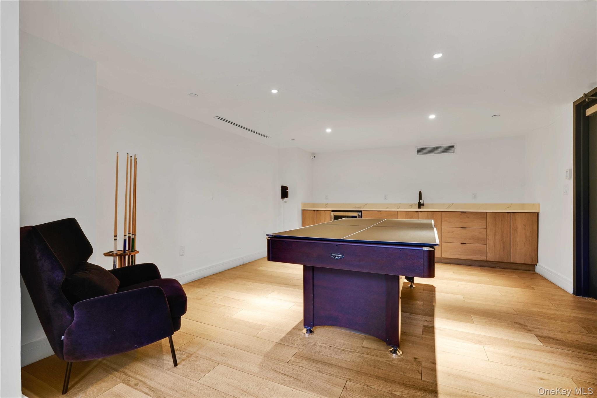 2416 Queens Plaza S, Unit 7B photo 16