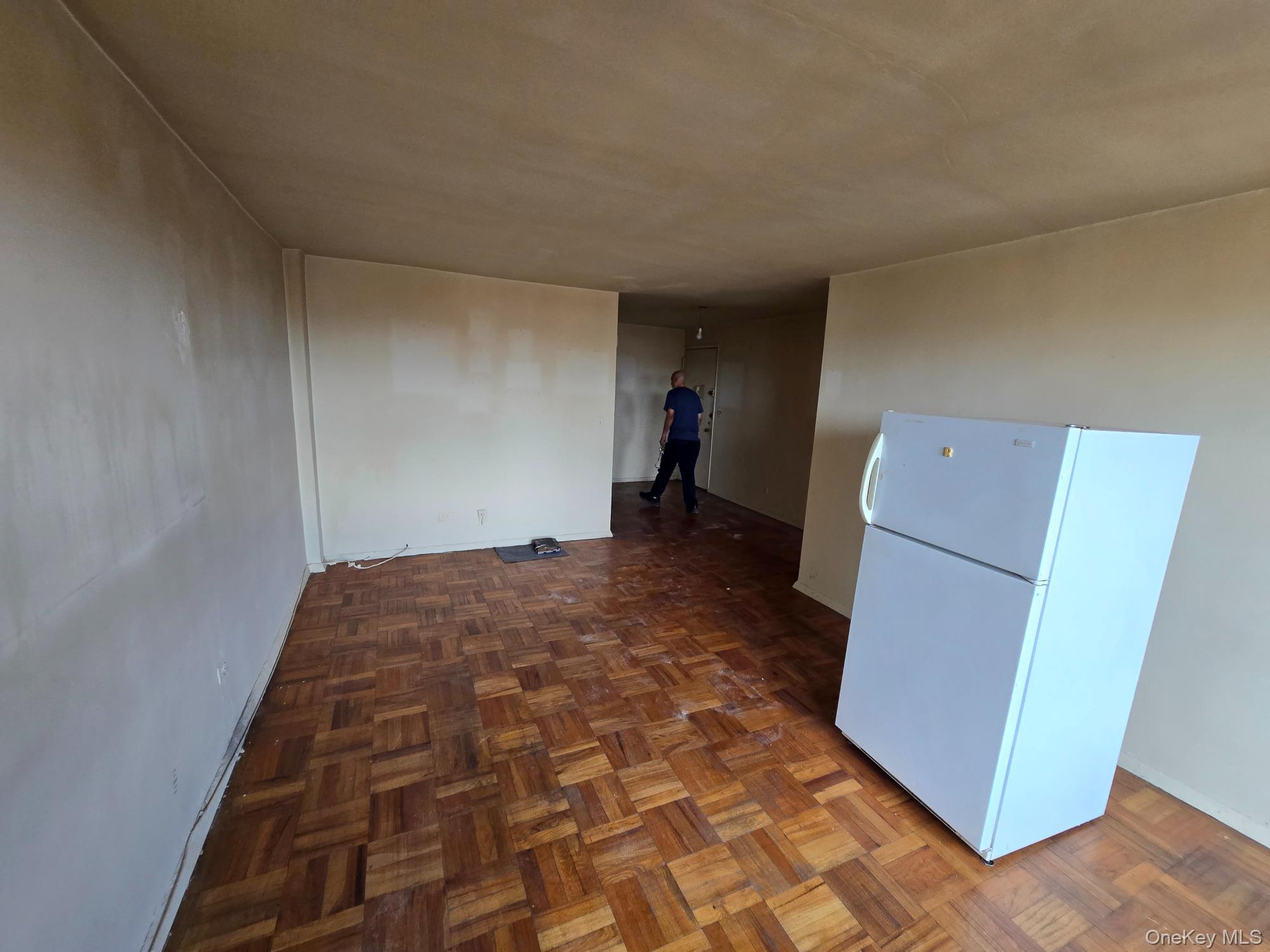 2835 Webb, Unit 7J photo 8