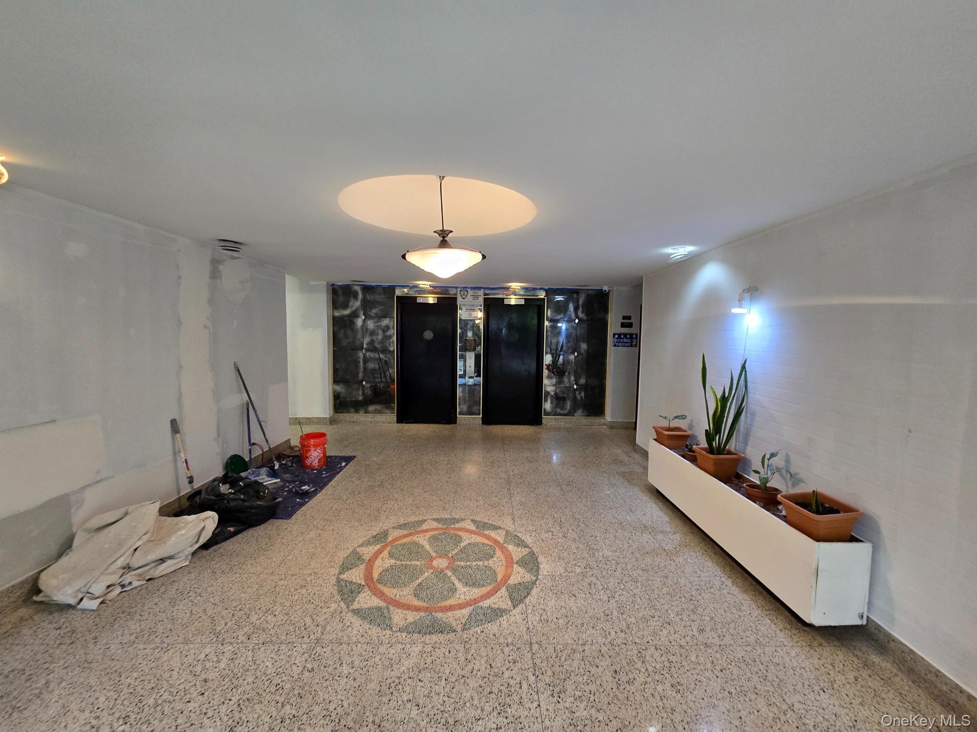 2835 Webb, Unit 7J photo 3