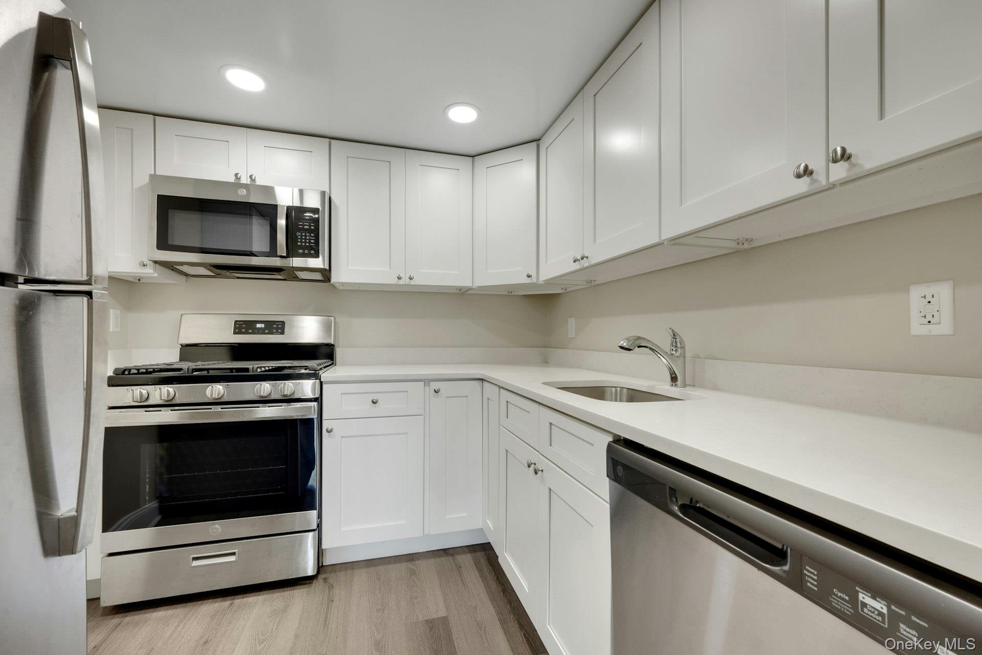 2 Park Avenue, Unit 3H photo 8