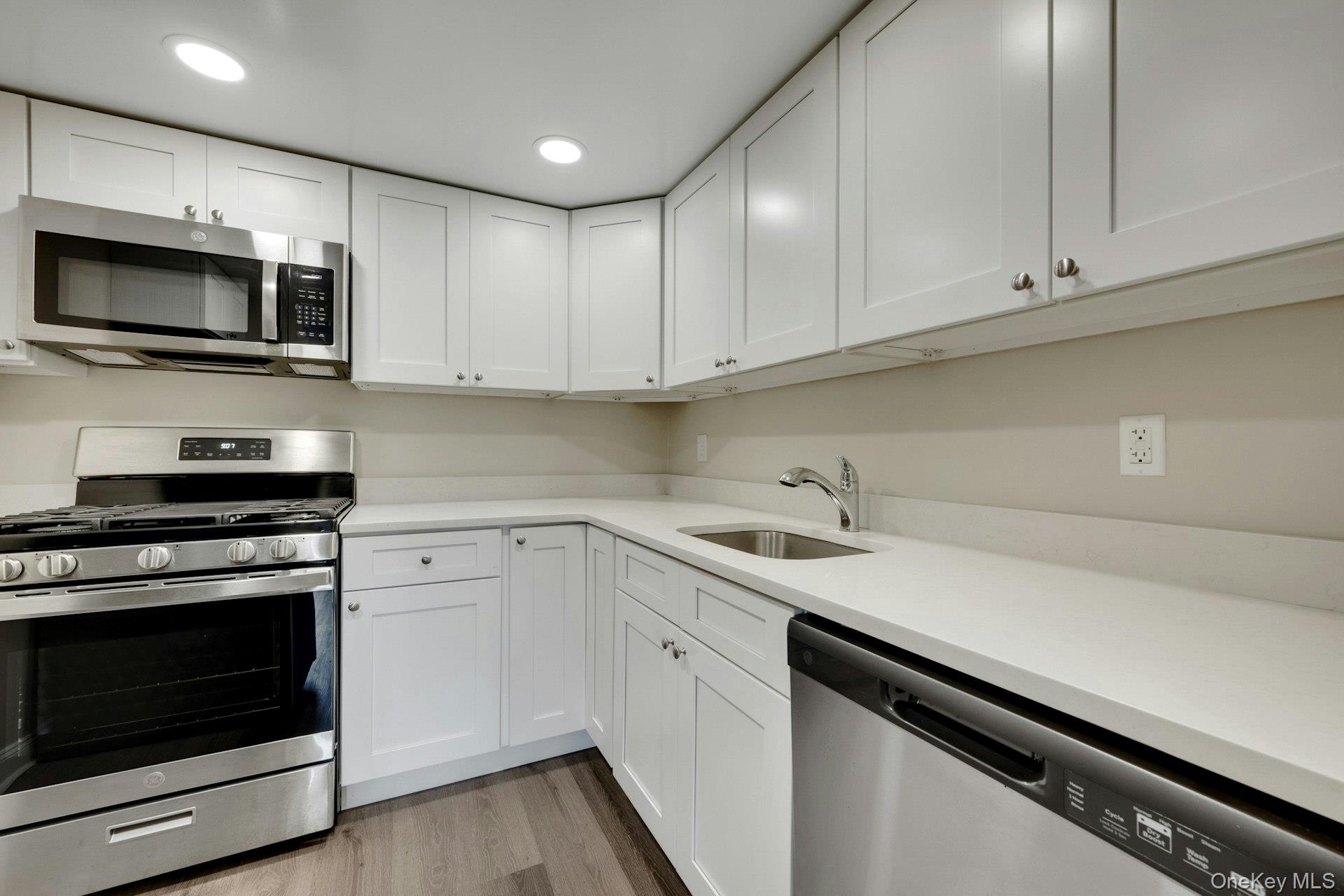 2 Park Avenue, Unit 3H photo 10