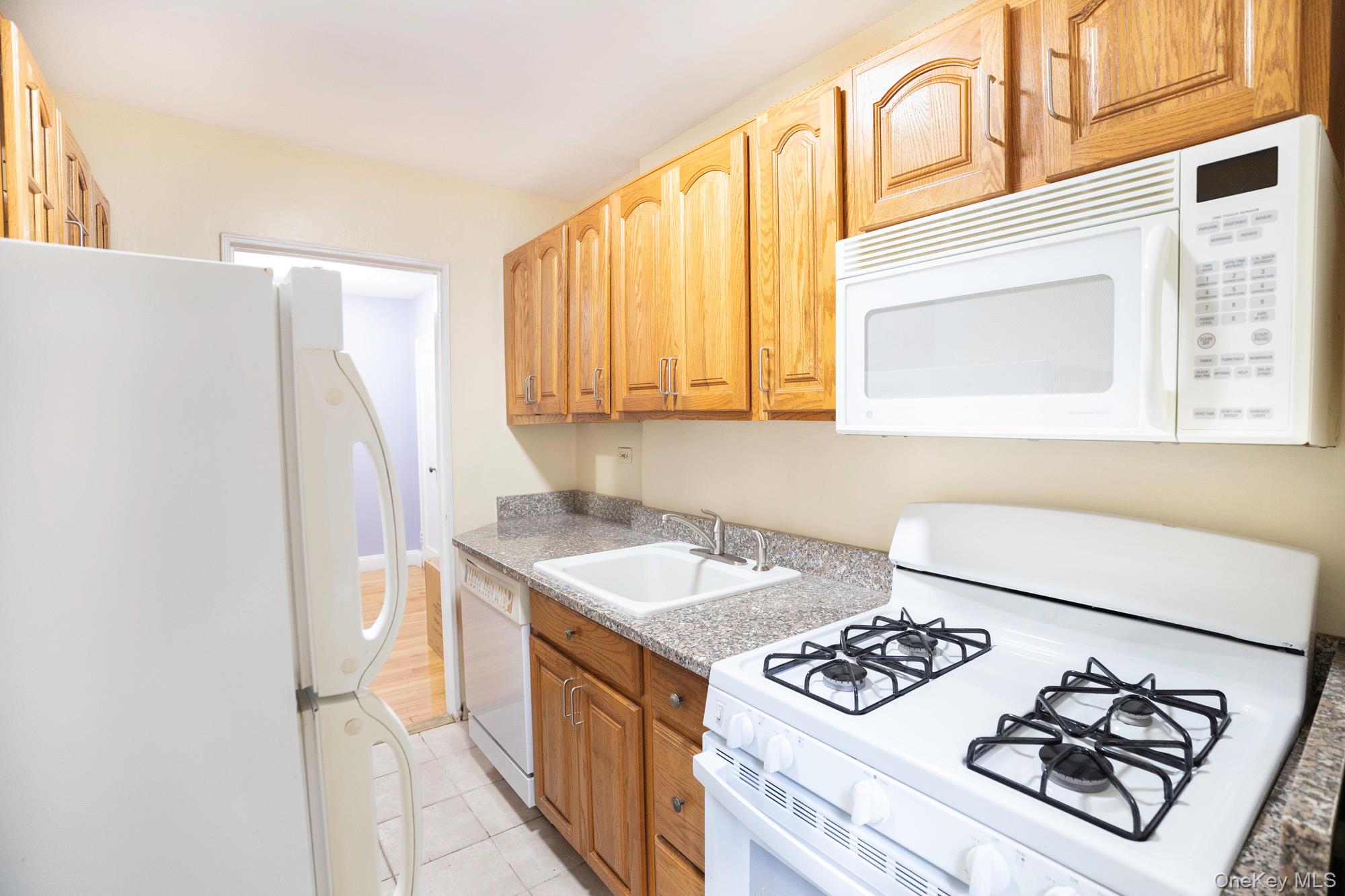102-55 67 Road, Unit 2V photo 8