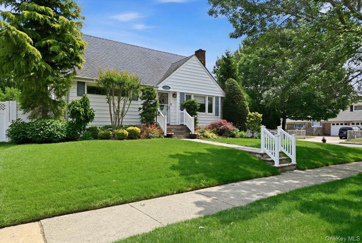 2977 Grand Boulevard – For Sale