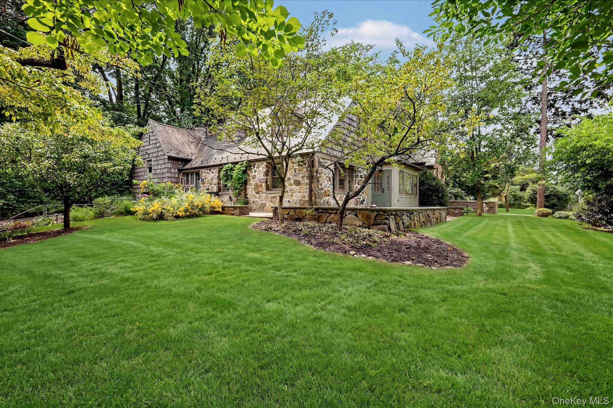 106 Glenwood Avenue – For Sale photo 4