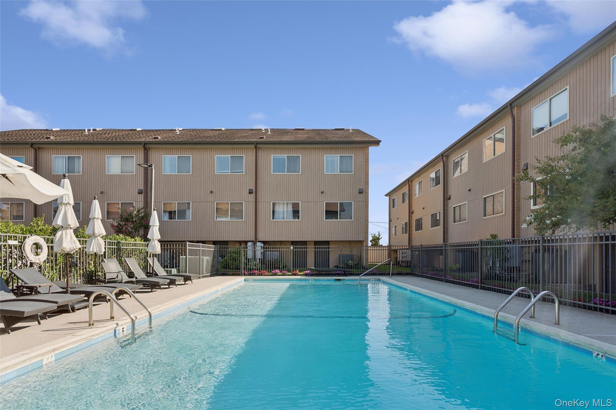 94 Pacific Boulevard – For Sale photo 3
