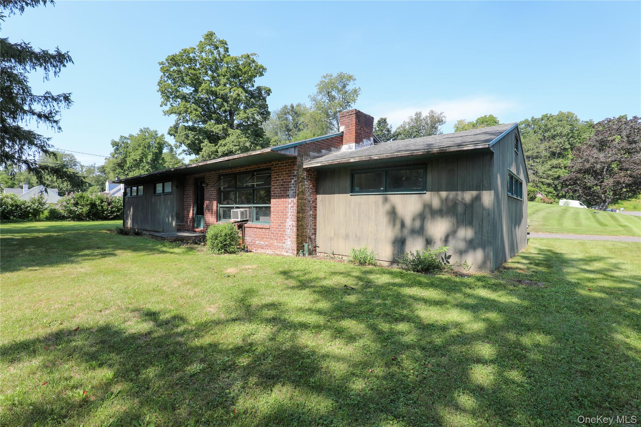 203 Maple Lane – For Sale photo 2