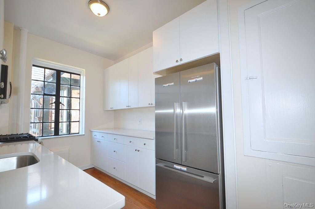155 Garth Road, Unit 4D photo 2