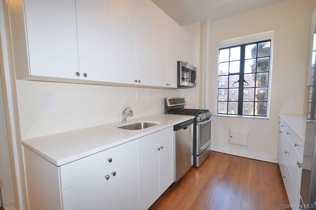 155 Garth Road, Unit 4D photo 4