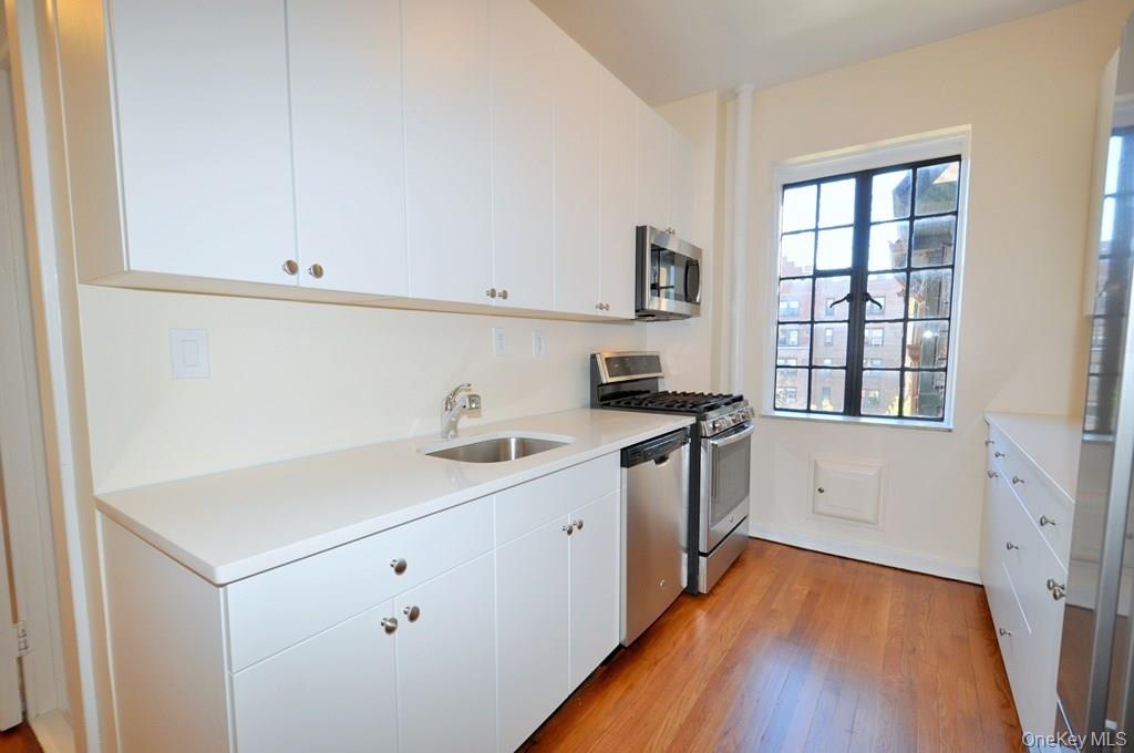 155 Garth Road, Unit 4D photo 5