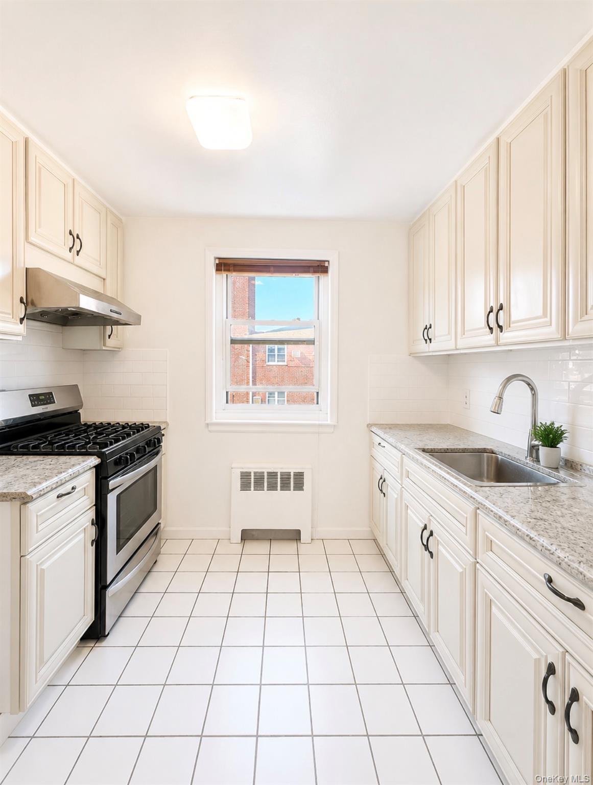152-47 Jewel Avenue, Unit B photo 5