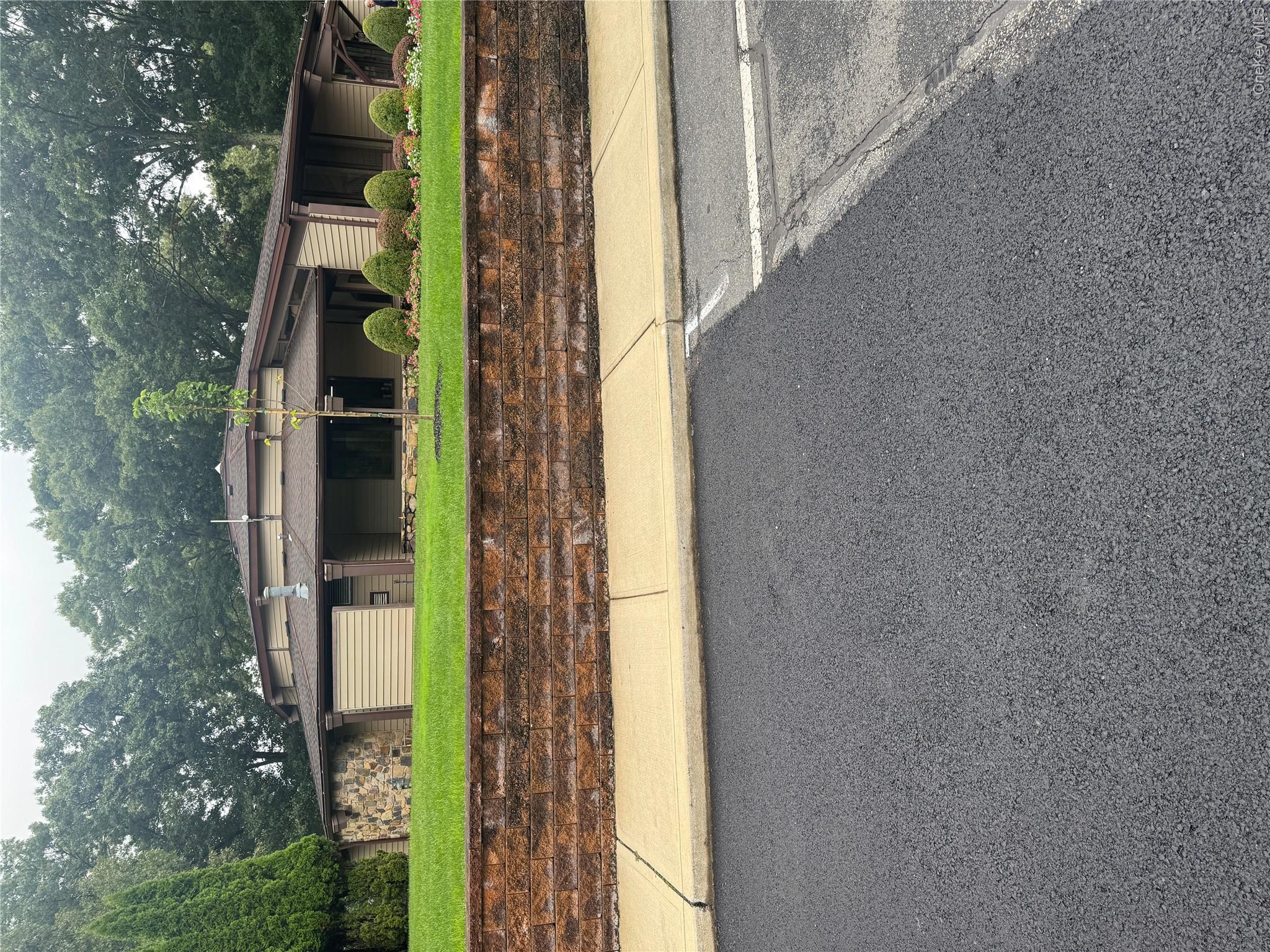 134 Eastbourne Court, Unit A photo 12