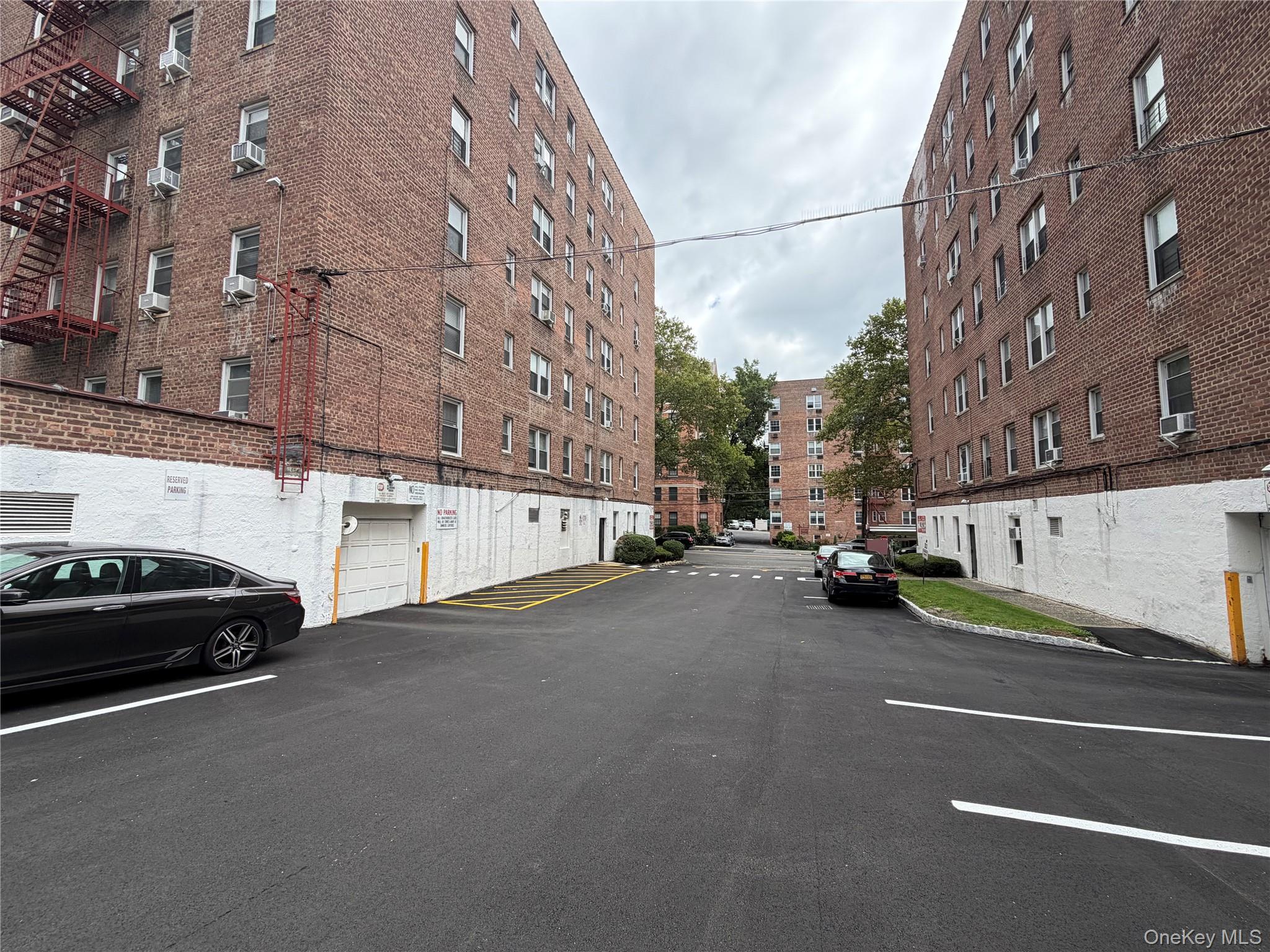 821 Bronx River Road, Unit BG photo 2