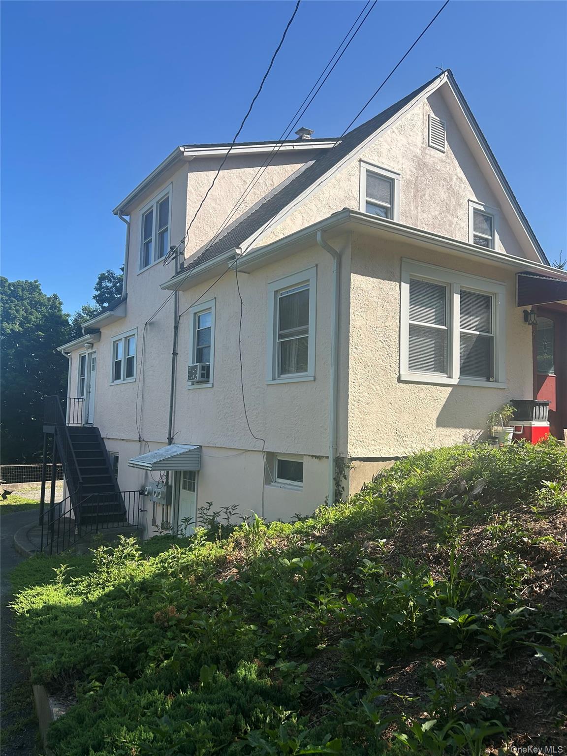 34 Bedford Ave – For Rent