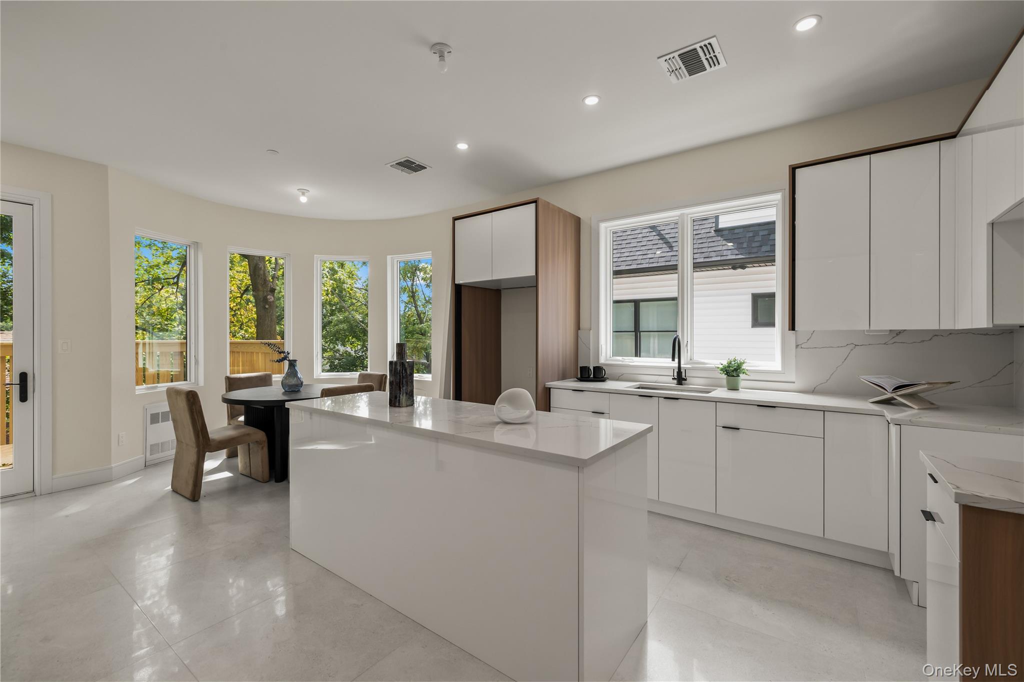 30 E Castle Avenue, Unit #101 photo 19