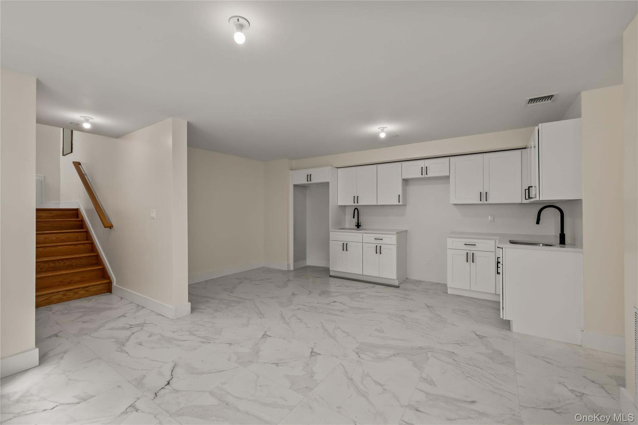 30 E Castle Avenue, Unit #101 photo 38