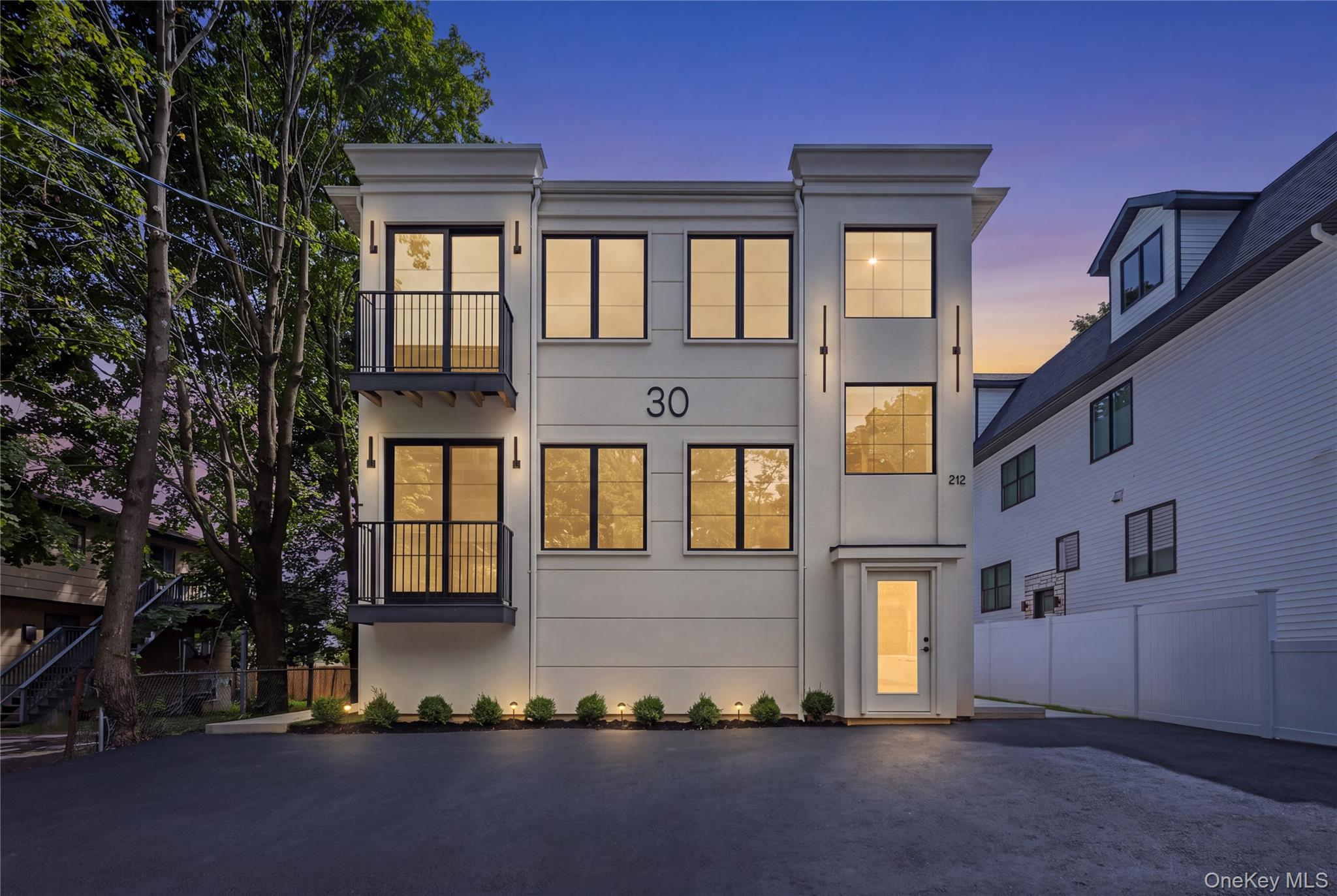 30 E Castle Avenue, Unit #101