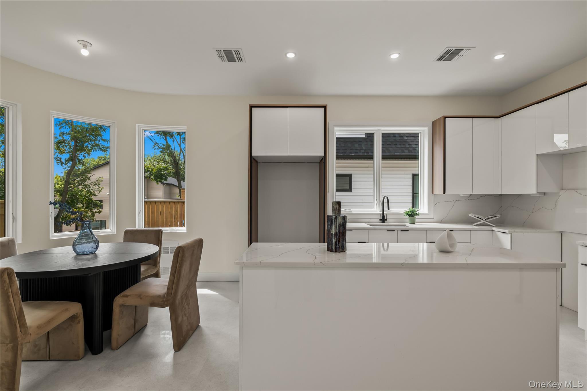 30 E Castle Avenue, Unit #101 photo 20